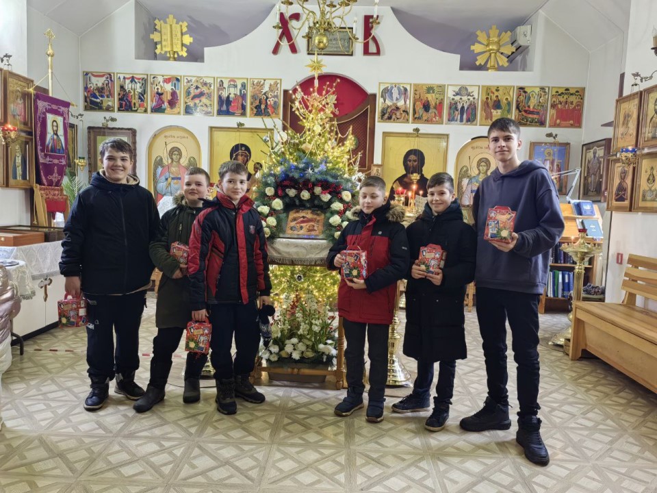 В Софийском храме поздравили с Рождеством воспитанников воскресной школы